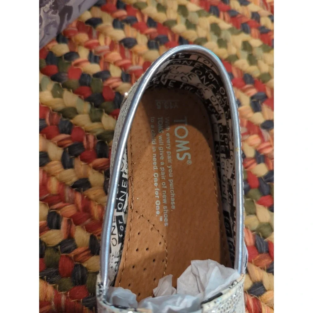 Authentic TOMS Classics Shoes Size Youth 13.5 Silver‎ Glitter